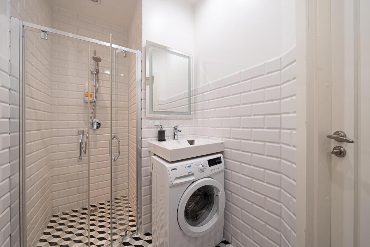 Stylish Studio Close To City Center, Cafes & Parks & Local Dining Riga Exterior foto